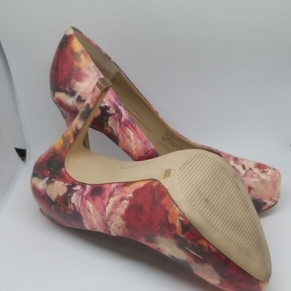 BCBGeneration Parade Platform Pump, Sz. 5 1/2, EUC - Picture 4 of 6